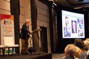 Lew Lipsitt accepting the Distinguished Contribution Award